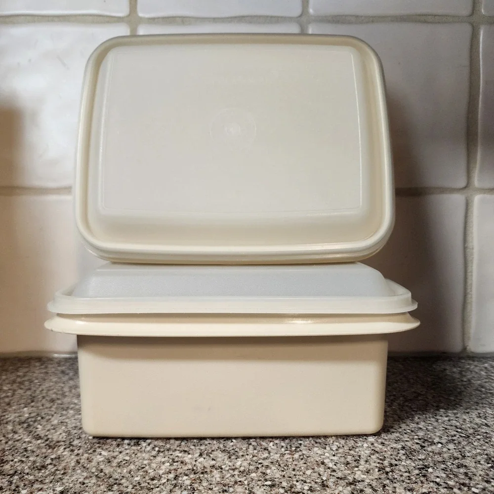 Tupperware medium sized